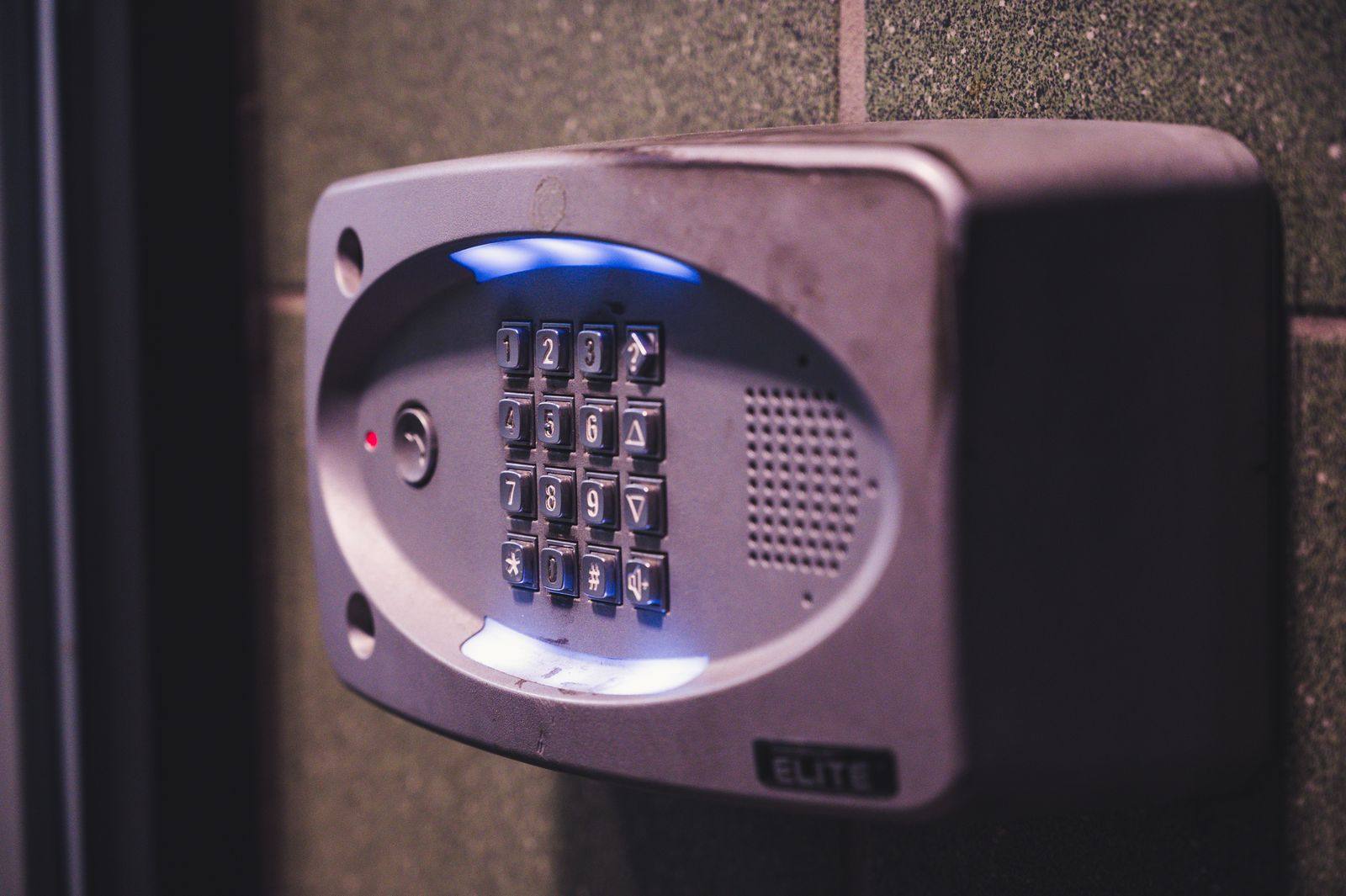 Tastatură de alarmă antiefracție