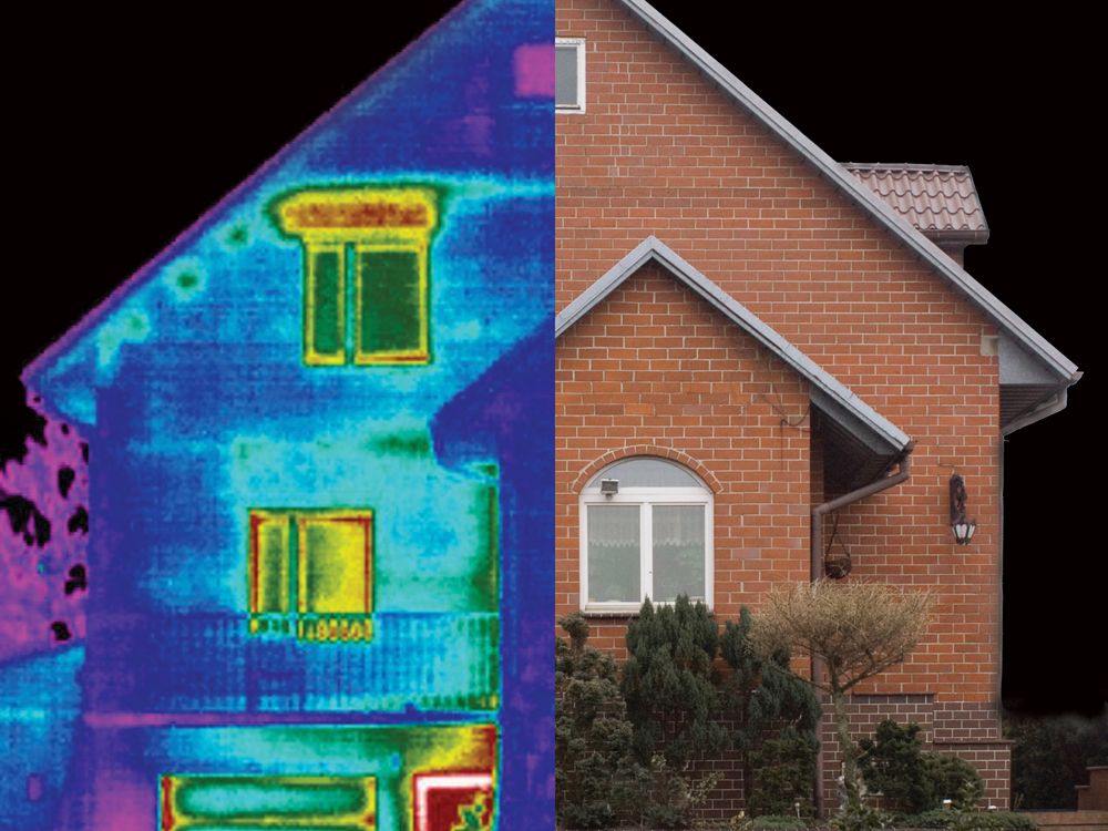 Termogramă de clădire — jumătate infraroșu, jumătate imagine reală